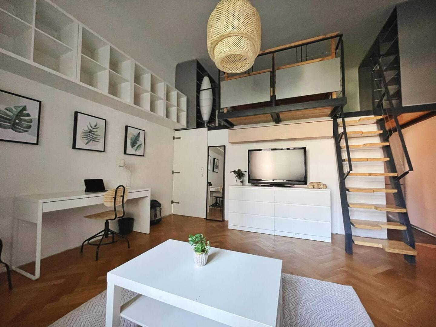 Netradicny Apartman V Centre Bratislava Buitenkant foto