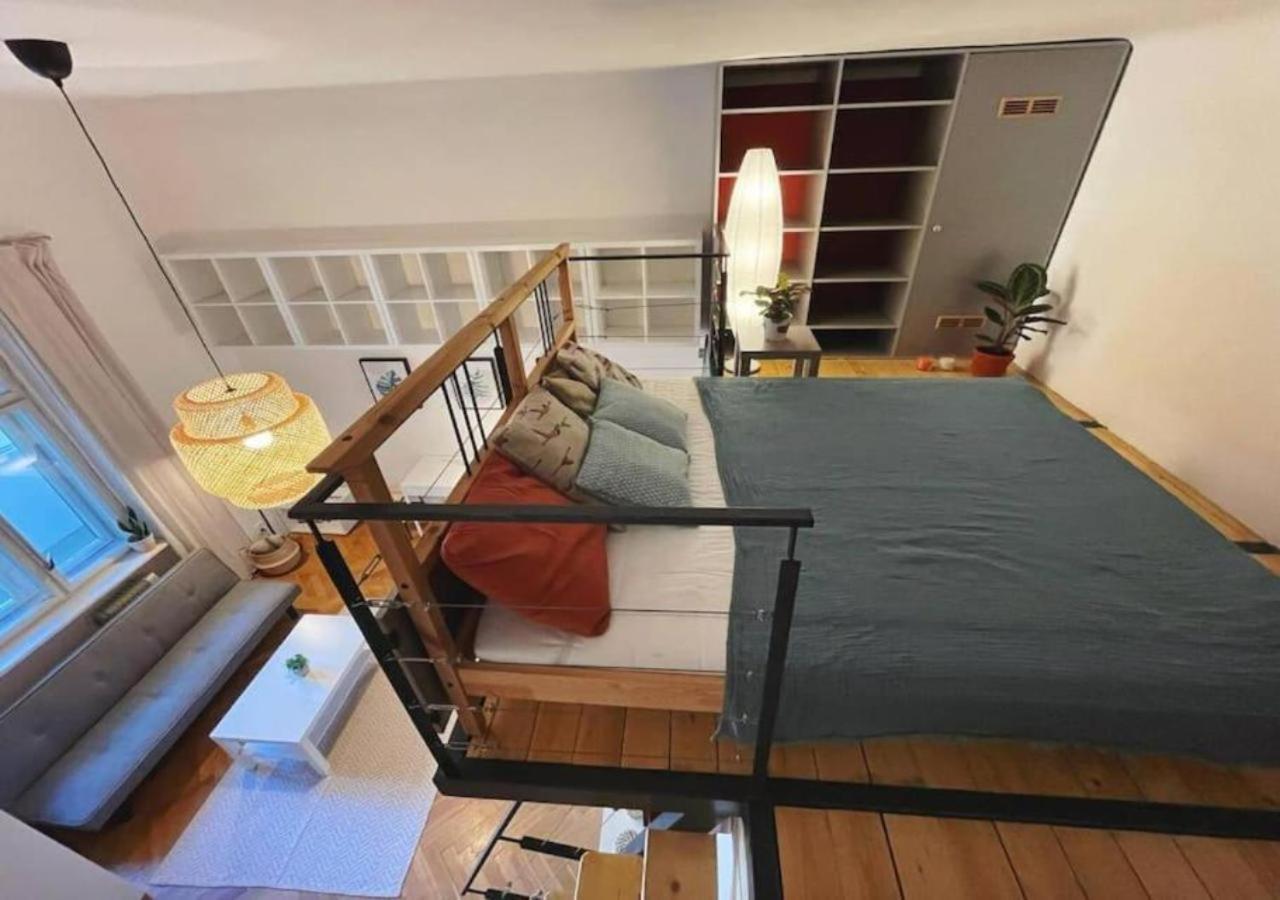 Netradicny Apartman V Centre Bratislava Buitenkant foto