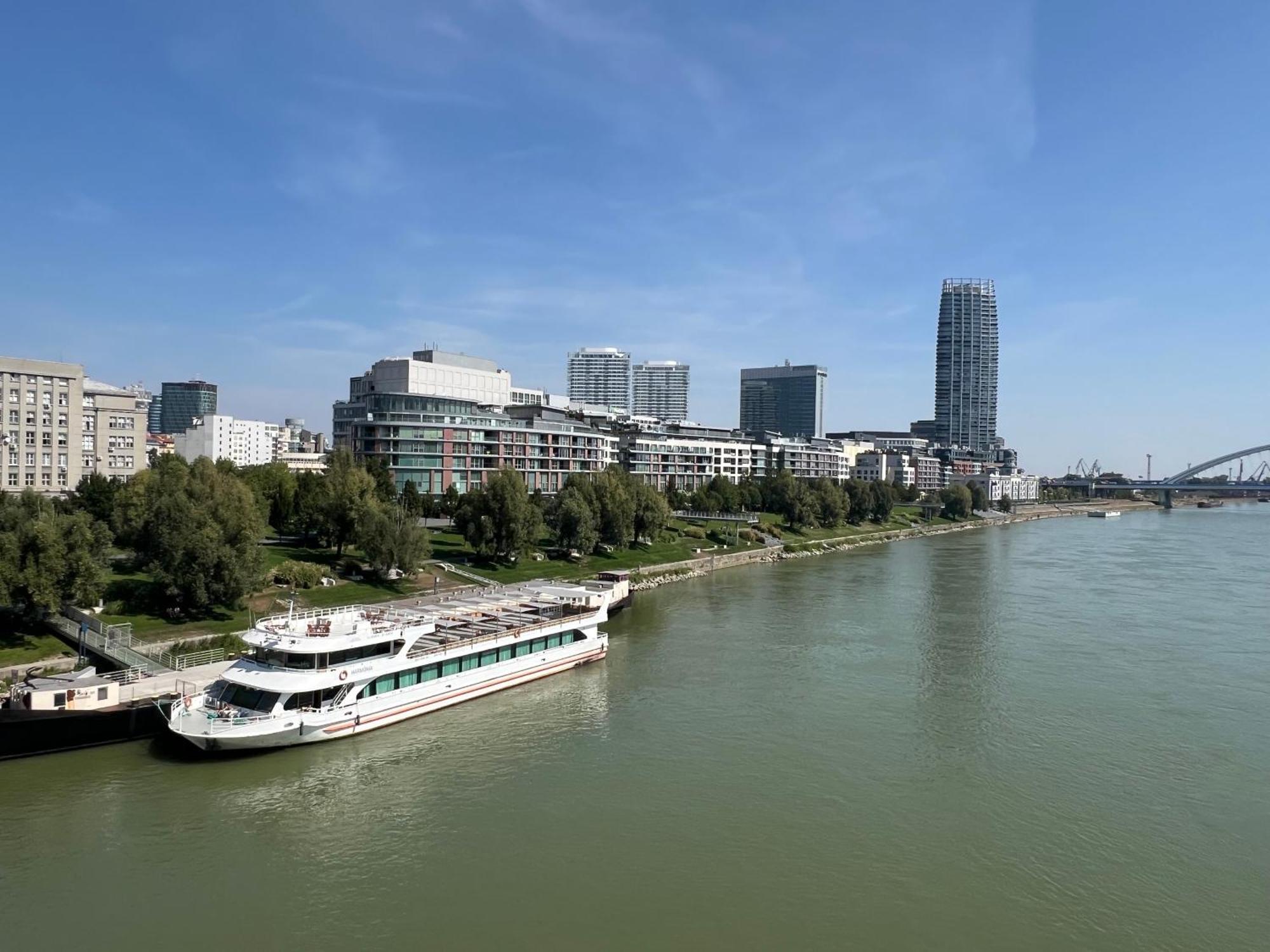 Netradicny Apartman V Centre Bratislava Buitenkant foto